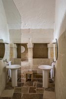 Salle de bain champêtre en pierre